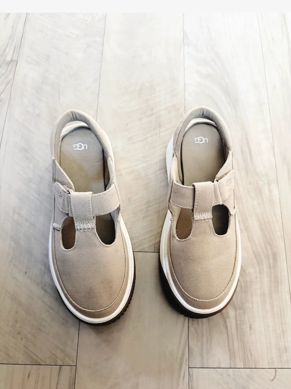 UGG Ez-Duzit Platform T-Strap Sneakers